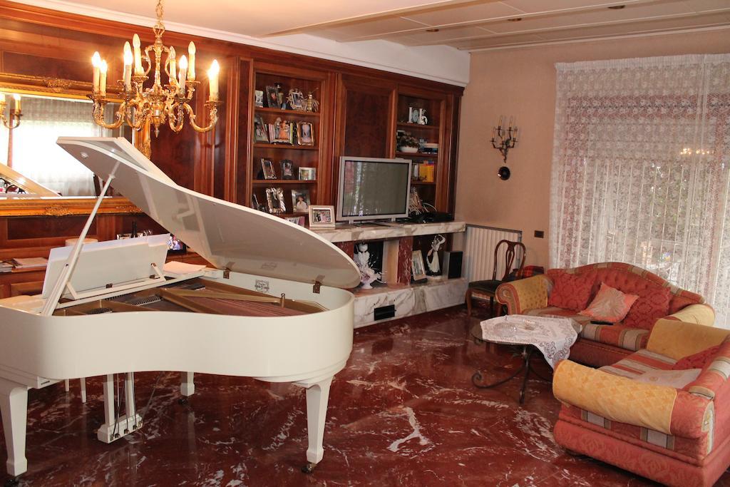 La Casa Della Musica Bed and Breakfast Ciampino Rum bild
